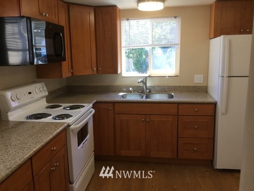 801 Pecks Drive, Unit B Everett, WA 98203 - Photo 5 of 6