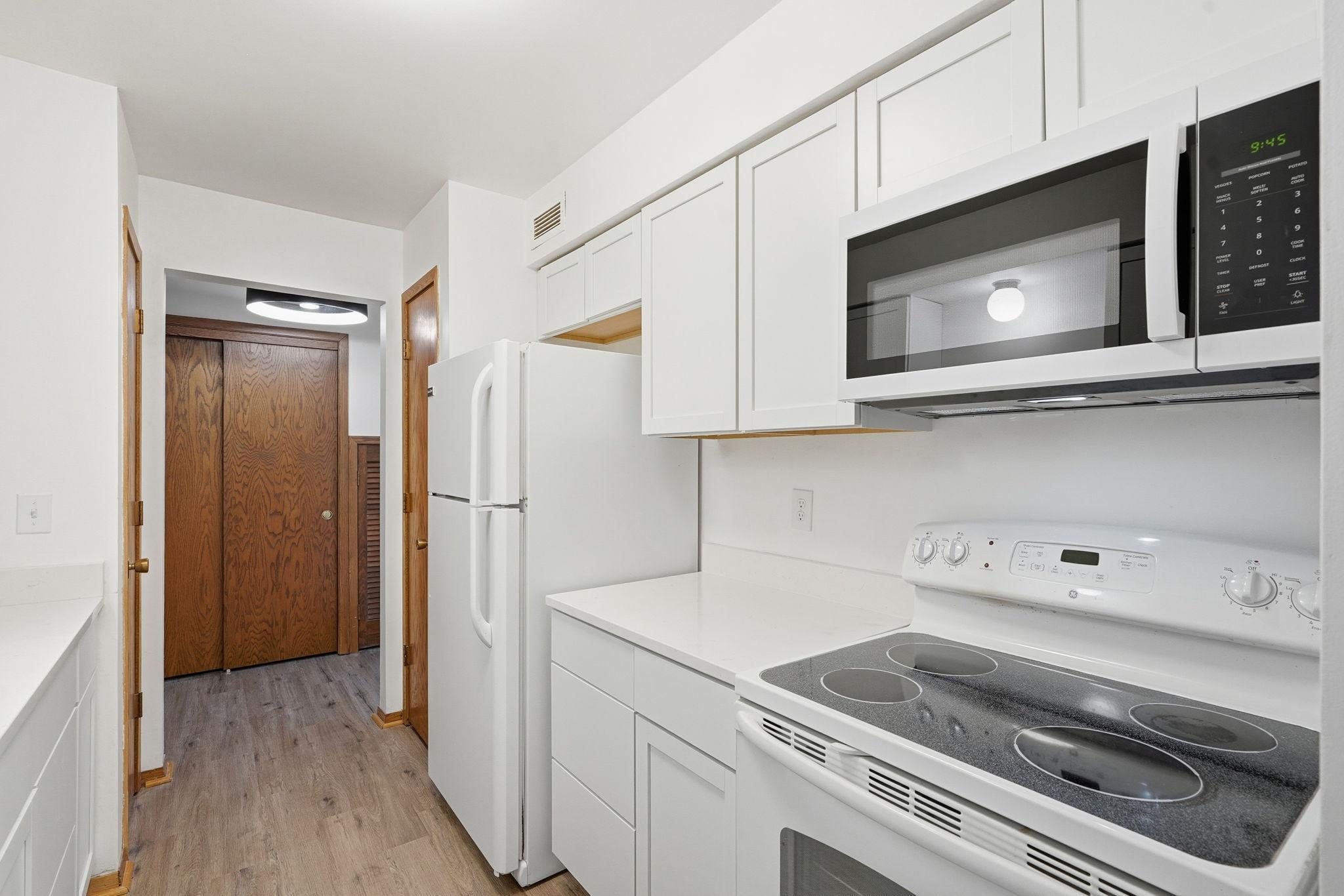 2200 Midland Grove Road, Unit 210 Roseville, MN 55113 - Photo 9 of 28