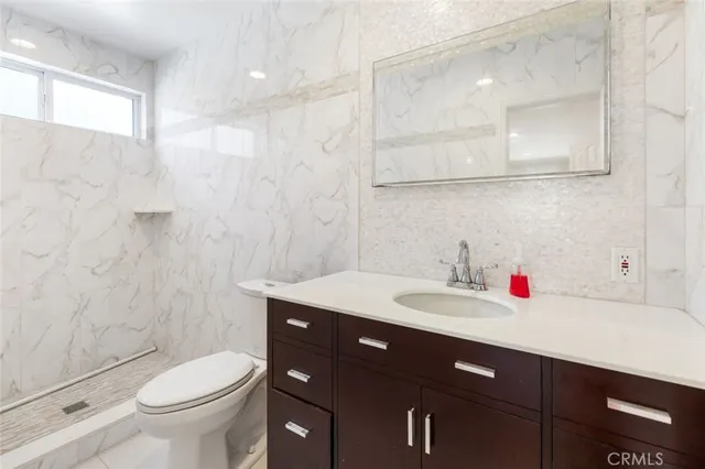 $6,000 | 13936 West Magnolia Boulevard, Sherman Oaks, CA 91423