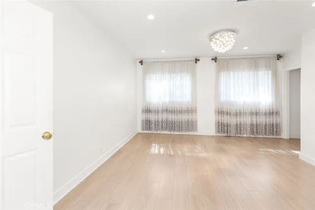 $6,000 | 13936 West Magnolia Boulevard, Sherman Oaks, CA 91423