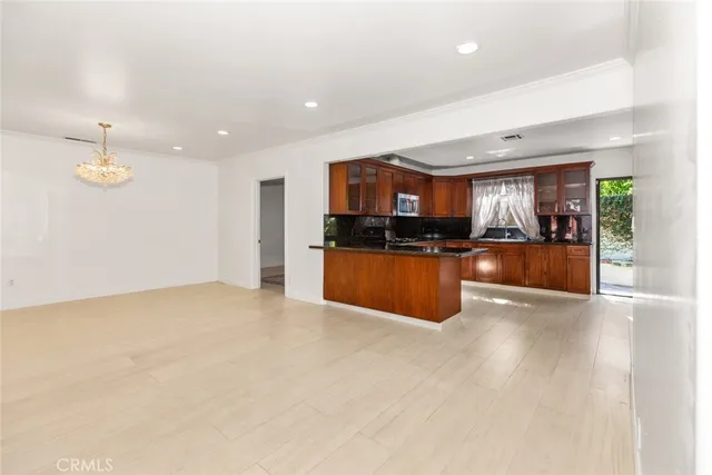 $6,000 | 13936 West Magnolia Boulevard, Sherman Oaks, CA 91423