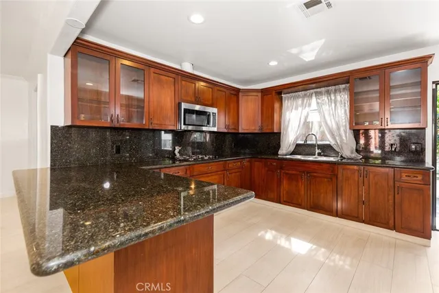 $6,000 | 13936 West Magnolia Boulevard, Sherman Oaks, CA 91423