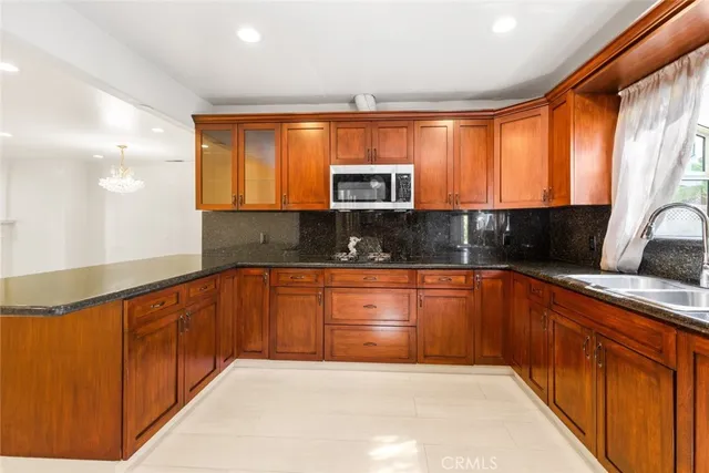 $6,000 | 13936 West Magnolia Boulevard, Sherman Oaks, CA 91423