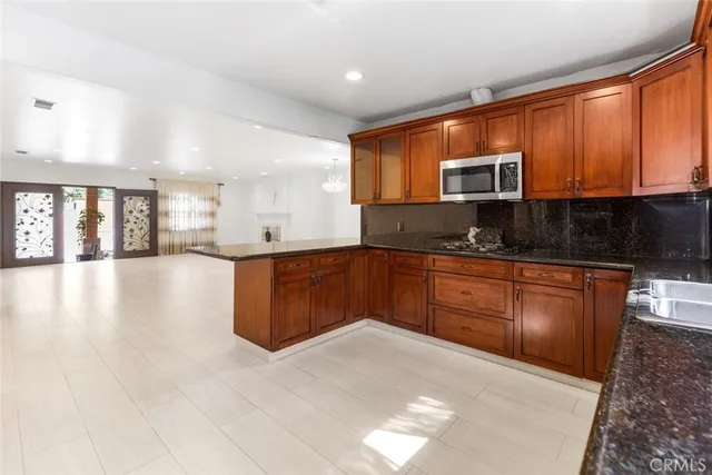 $6,000 | 13936 West Magnolia Boulevard, Sherman Oaks, CA 91423