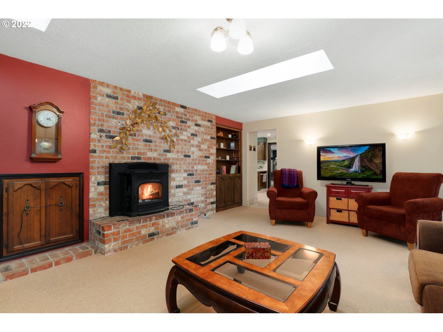 19627 South Ferguson Road Oregon City, OR 97045 - Photo 5 of 32 a living room with furniture a flat screen tv and a fireplace