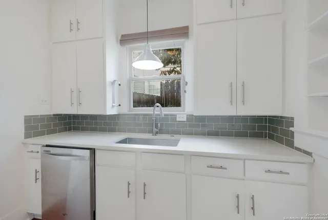 $1,850 | 121 West Woodlawn Avenue, Unit 1, San Antonio, TX 78212