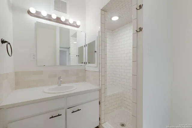 $1,850 | 121 West Woodlawn Avenue, Unit 1, San Antonio, TX 78212