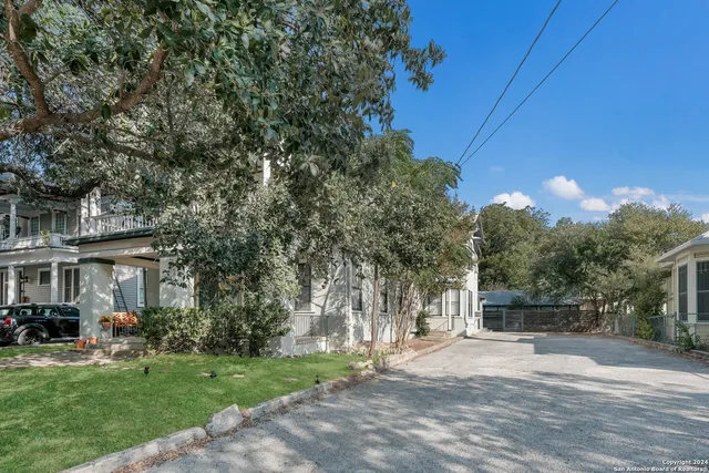 $1,850 | 121 West Woodlawn Avenue, Unit 1, San Antonio, TX 78212