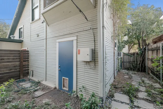 $1,850 | 121 West Woodlawn Avenue, Unit 1, San Antonio, TX 78212