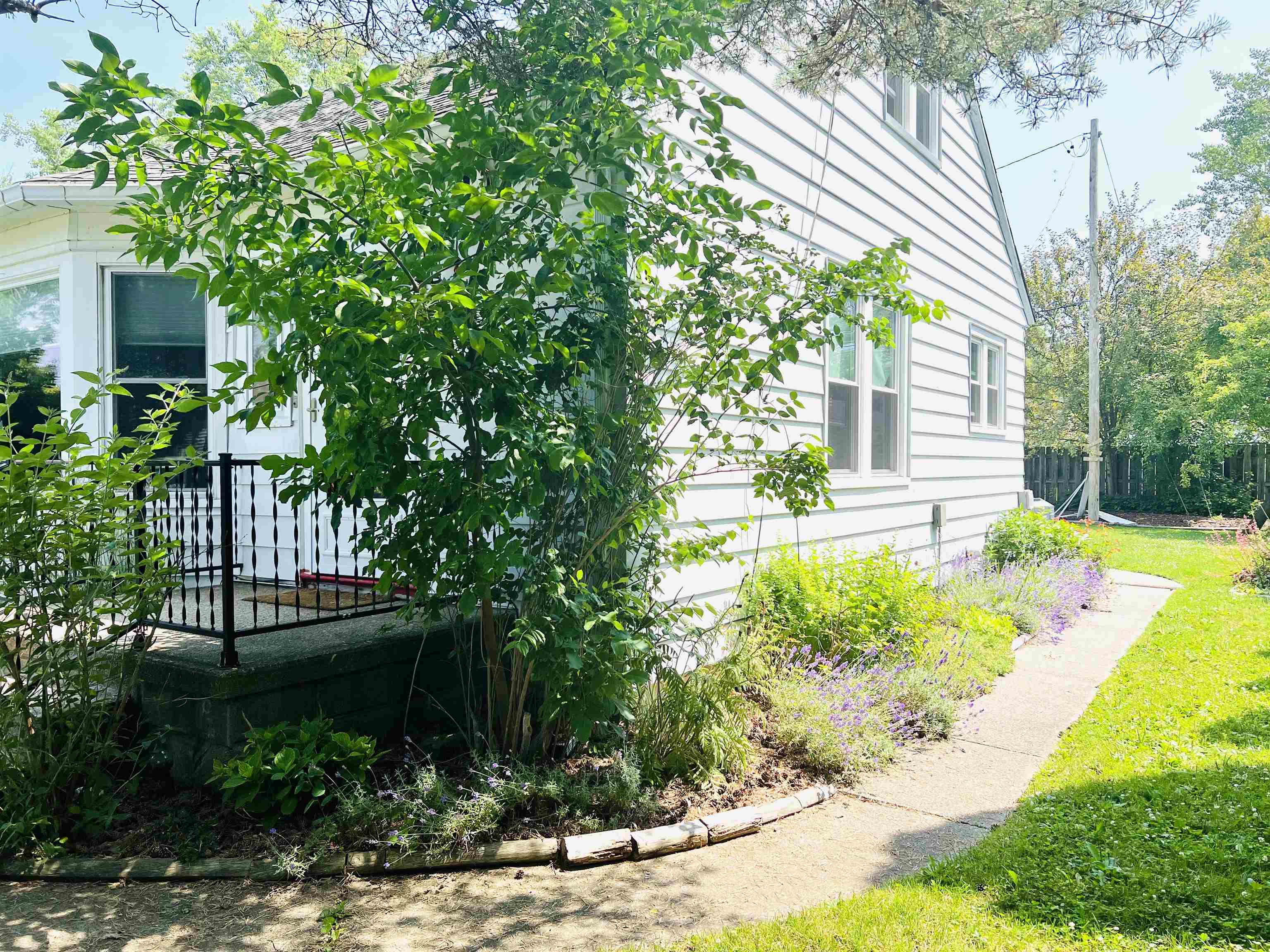 310 Yale Street Bay City, MI 48708 - Photo 2 of 21 Gallery Image 2