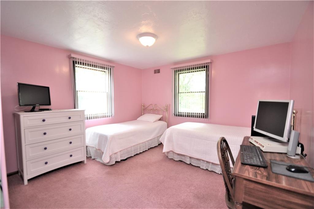 377 Golden Grove Road Baden, PA 15005 - Photo 15 of 25