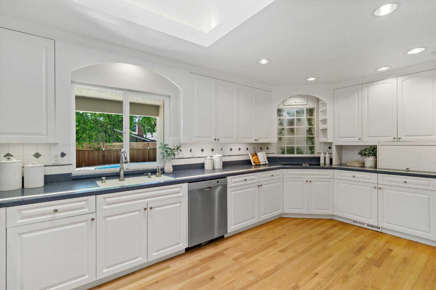 869 Terrace Drive Los Altos, CA 94024 - Photo 25 of 86