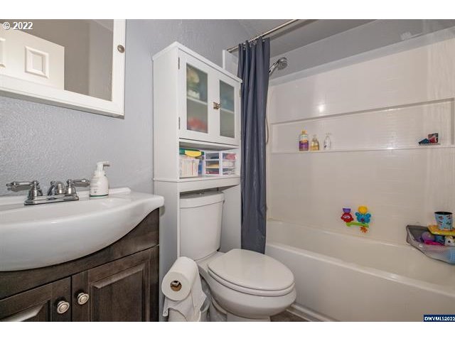 937 Walker Road Lebanon, OR 97355 - Photo 12 of 32 Gallery Image 12