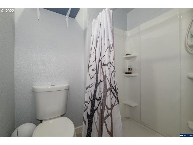 937 Walker Road Lebanon, OR 97355 - Photo 19 of 32 Gallery Image 19