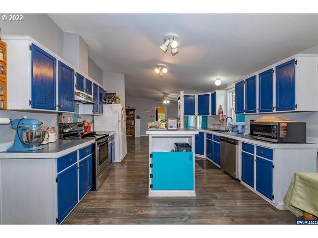 937 Walker Road Lebanon, OR 97355 - Photo 6 of 32 Gallery Image 6