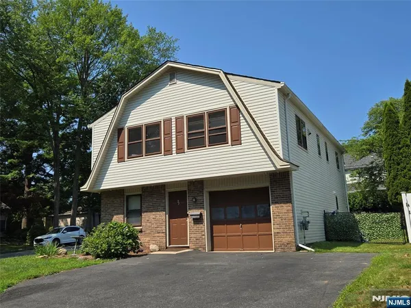 $4,200 | 27 Beech Street, Hillsdale, NJ 07642