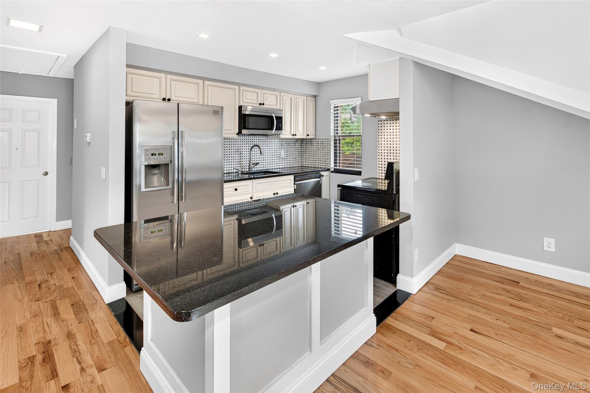 77 Waters Edge Rye, NY 10580 - Photo 12 of 35 Gallery Image 12