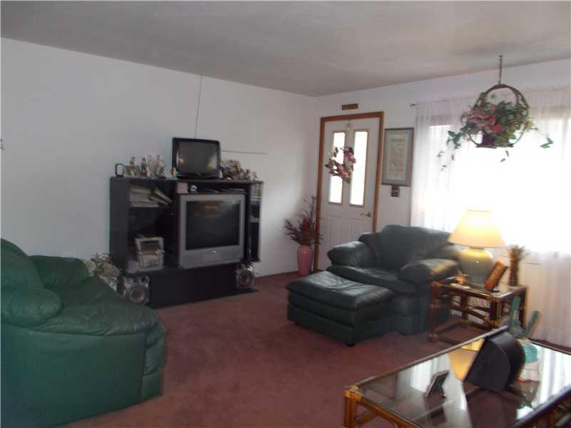 1801 Rte 422 Fenelton, PA 16034 - Photo 6 of 20 Living Room.