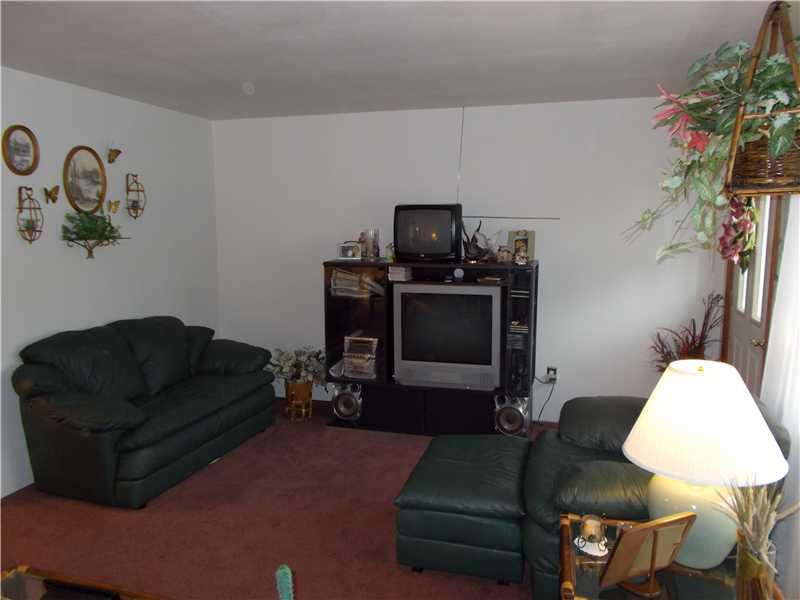 1801 Rte 422 Fenelton, PA 16034 - Photo 8 of 20 Living Room.