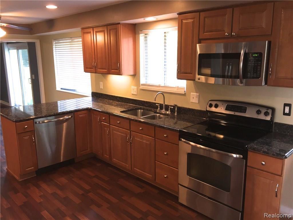54452 Mound Road Utica, MI 48316 - Photo 12 of 34 IMG_4472.JPG