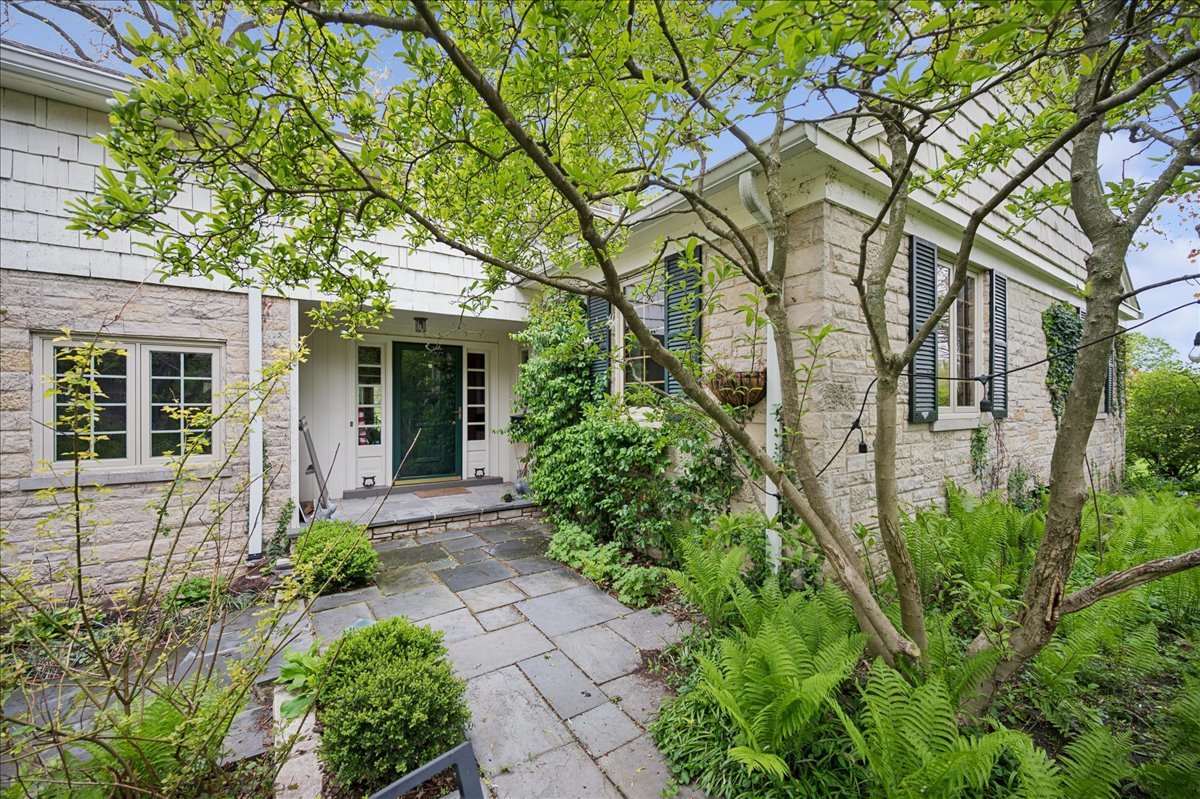 1372 Sunview Lane Winnetka, IL 60093 - Photo 1 of 49