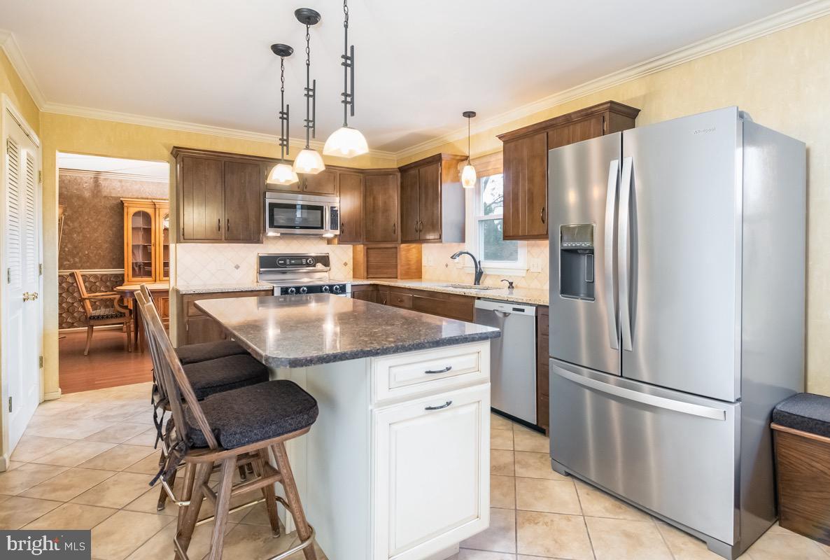 66 Downing Drive Reading, PA 19610 - Photo 7 of 32