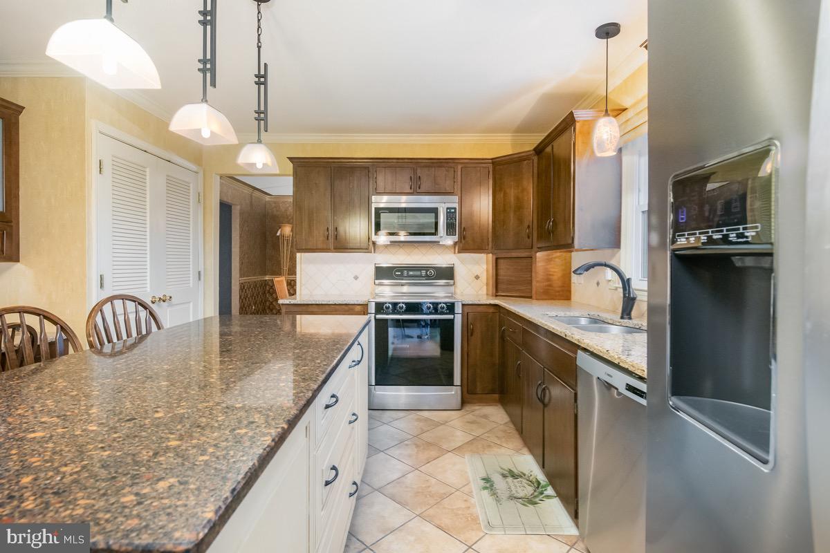 66 Downing Drive Reading, PA 19610 - Photo 8 of 32