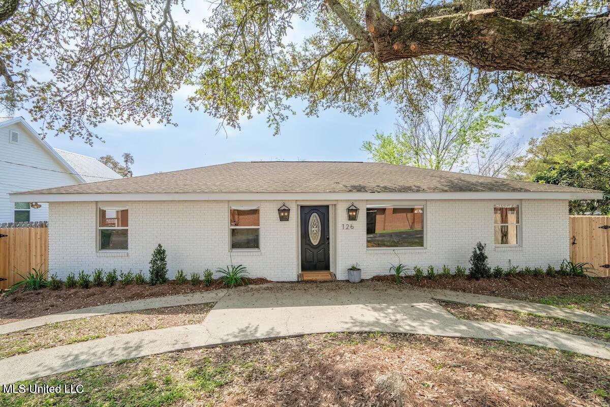 126 Bookter Street Bay St. Louis, MS 39520 - Photo 3 of 18 20240313194001746327000000-o