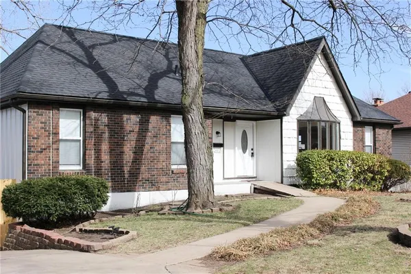 $389,000 | 4412 East 104th Street, Kansas City, MO 64137