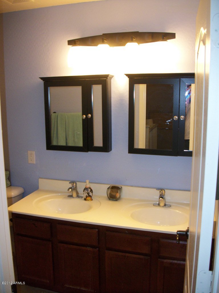8338 West Payson Road Tolleson, AZ 85353 - Photo 15 of 18 upstairs bath