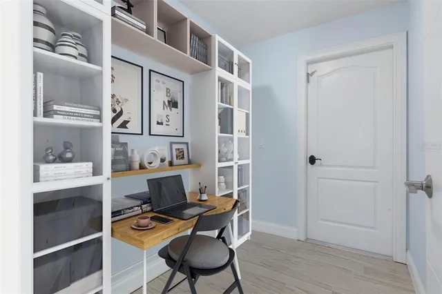 a view of a livingroom with furniture and a ceiling fan