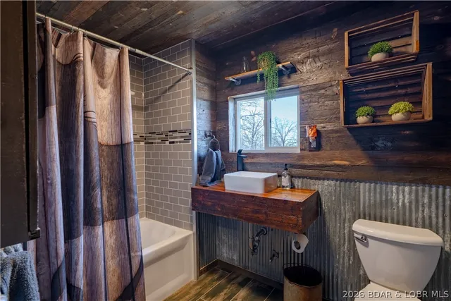 $344,000 | 3115 Green Ridge Drive, Climax Springs, MO 65324