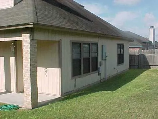 a view of a entrance gate of the house