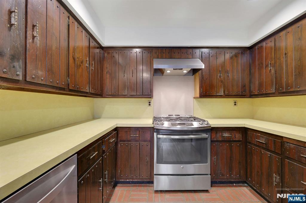 1138 High Mountain Road Franklin Lakes, NJ 07417 - Photo 20 of 41