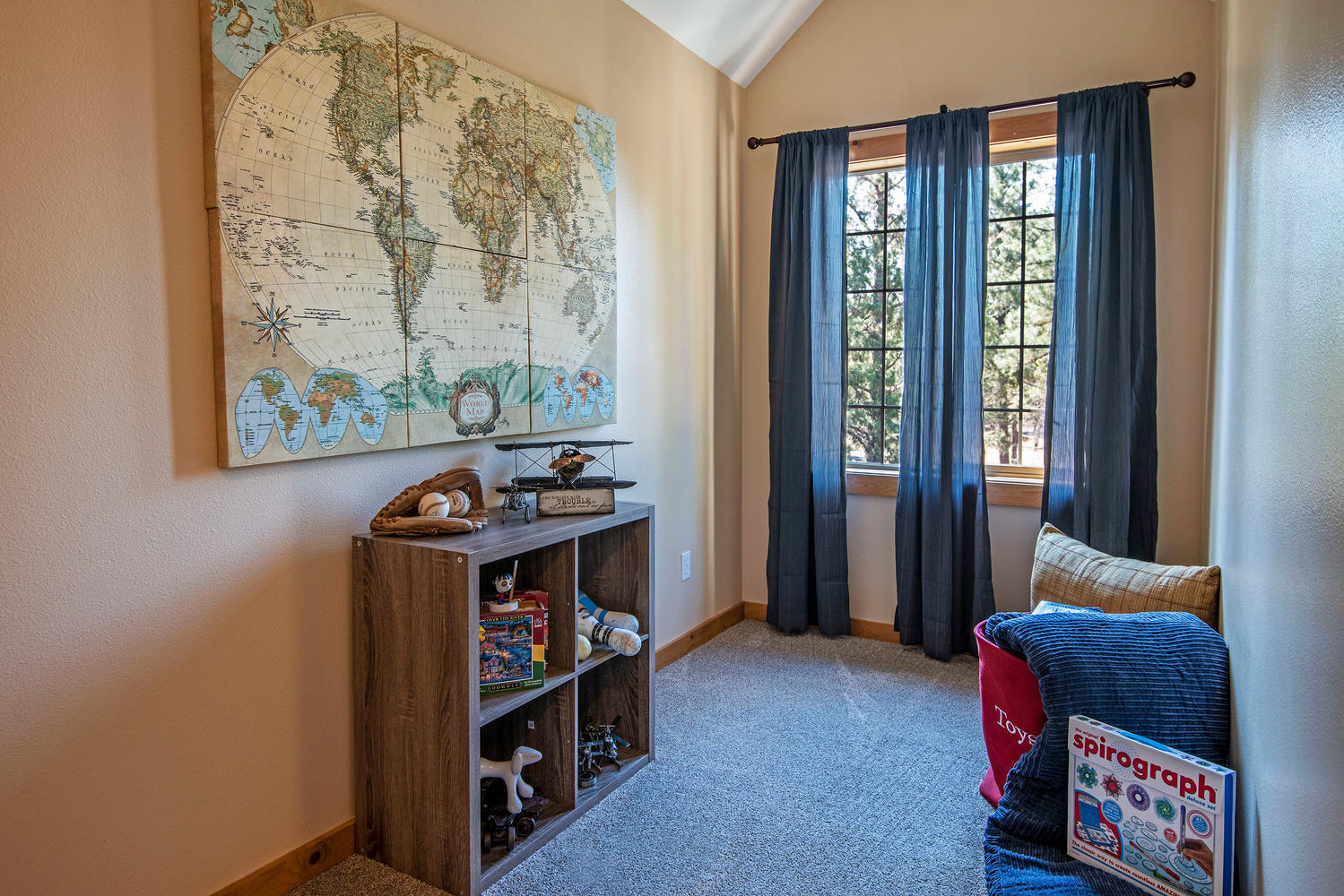 16700 Fair Mile Road Sisters, OR 97759 - Photo 29 of 60 Desk or Play Area