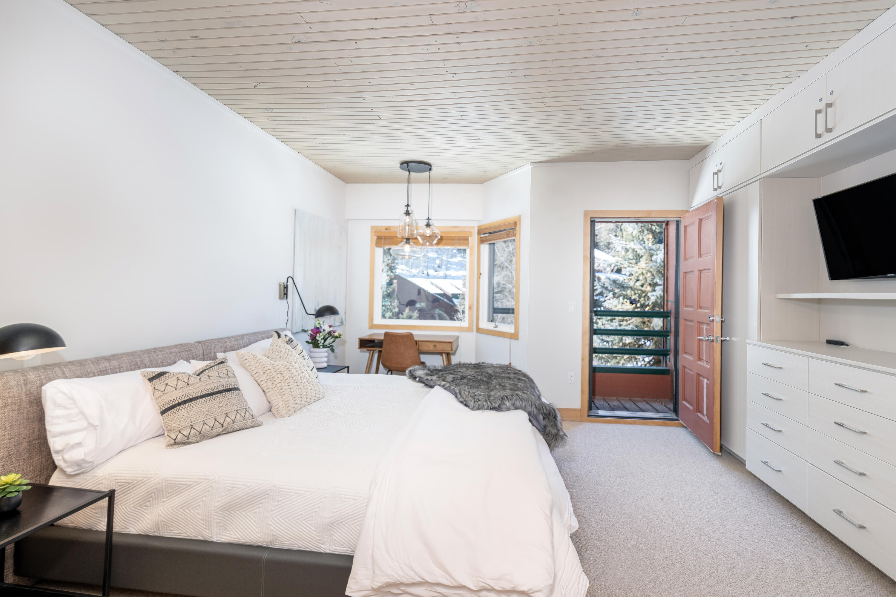 310 South Fir Street, Unit 305 Telluride, CO 81435 - Photo 5 of 14 a bedroom with a bed and a flat screen tv