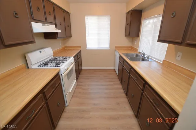 $1,100 | 5267 Del Gado Drive, Unit C, Las Vegas, NV 89103