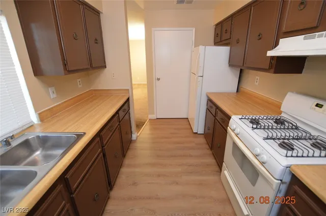 $1,100 | 5267 Del Gado Drive, Unit C, Las Vegas, NV 89103