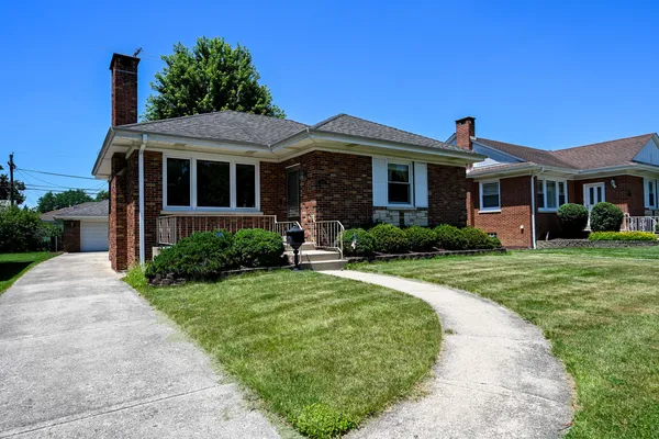 $375,000 | 2250 Belleview Avenue, Westchester, IL 60154