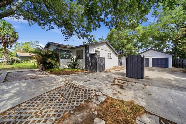$2,300 | 9505 Takomah Trail, Tampa, FL 33617