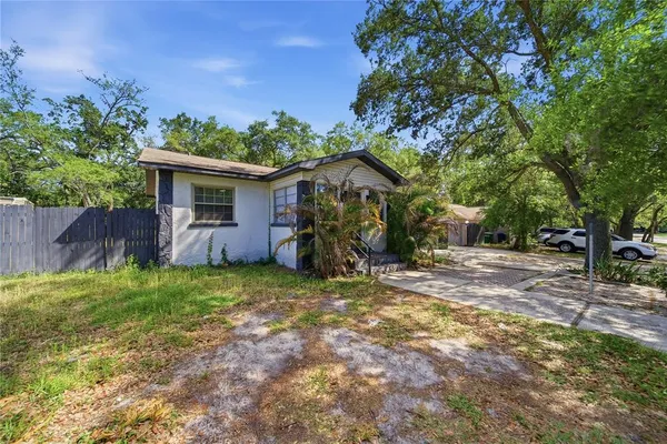 $2,300 | 9505 Takomah Trail, Tampa, FL 33617