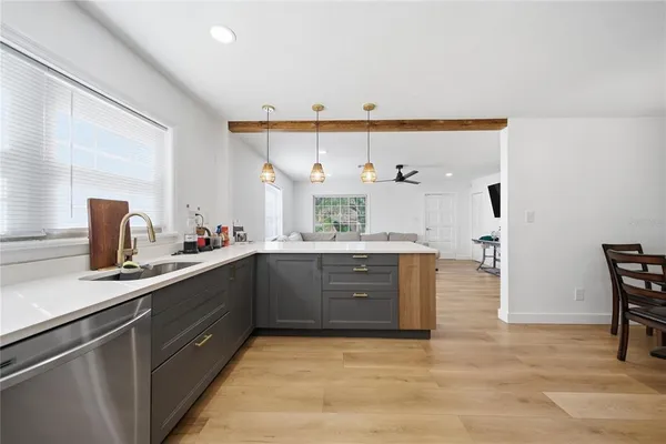 $2,300 | 9505 Takomah Trail, Tampa, FL 33617