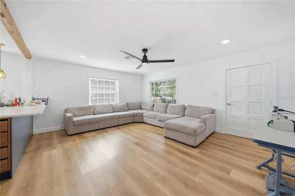 $2,300 | 9505 Takomah Trail, Tampa, FL 33617