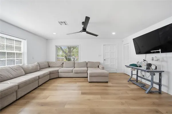 $2,300 | 9505 Takomah Trail, Tampa, FL 33617