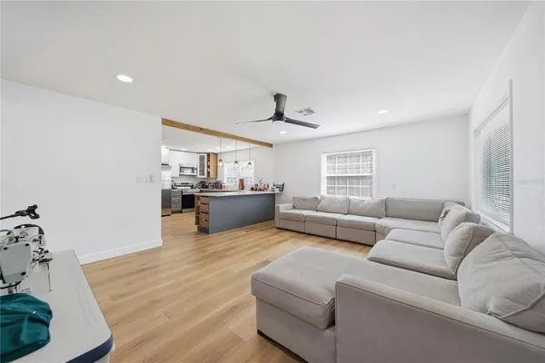 $2,300 | 9505 Takomah Trail, Tampa, FL 33617