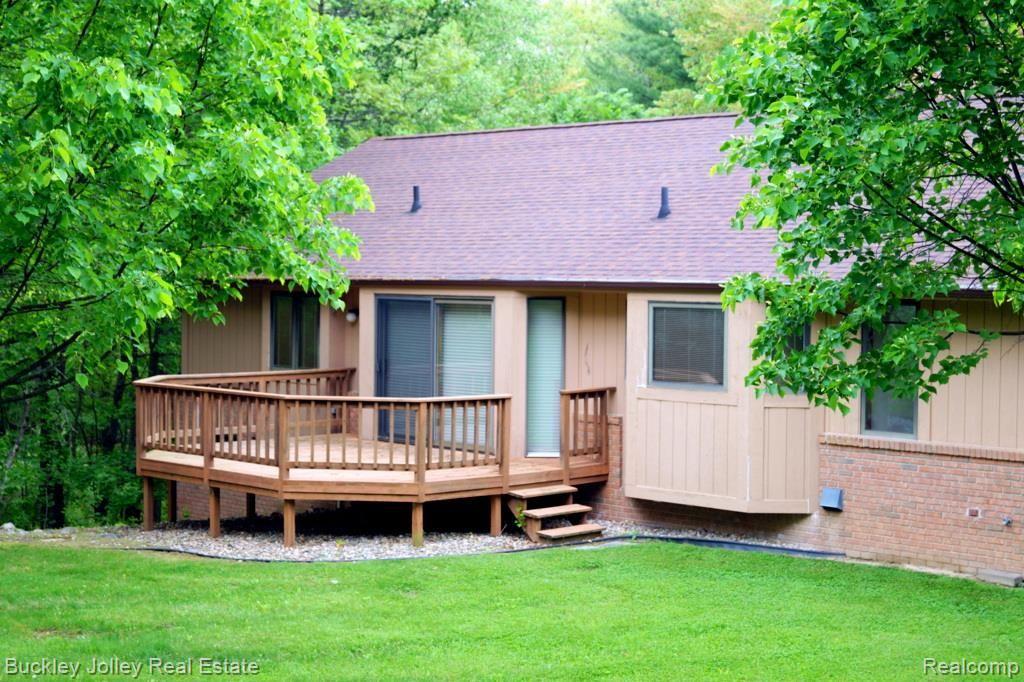 2585 Spruce Ridge Howell, MI 48855 - Photo 17 of 22