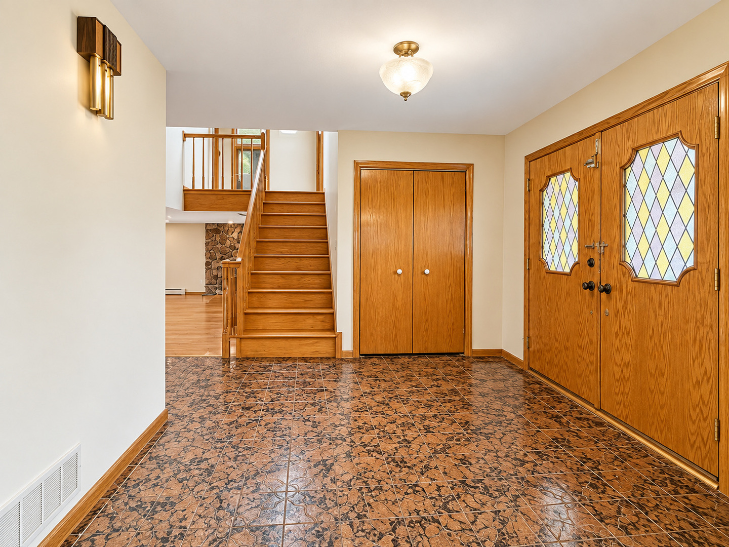 1428 Roslyn Road Schaumburg, IL 60193 - Photo 6 of 56 Gallery Image 6