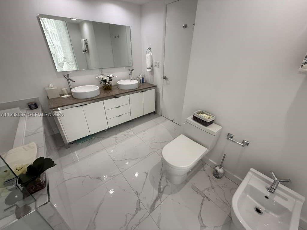 495 Brickell Avenue, Unit 511 Miami, FL 33131 - Photo 12 of 29
