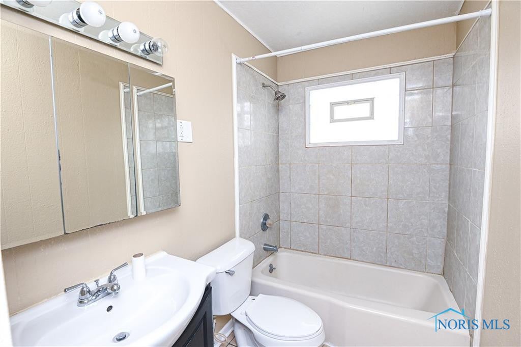 202 Independence Road Toledo, OH 43607 - Photo 7 of 20 Gallery Image 7