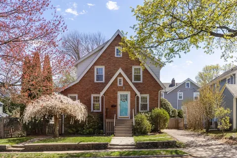 $995,000 | 220 Hillside Avenue, Arlington, MA 02476